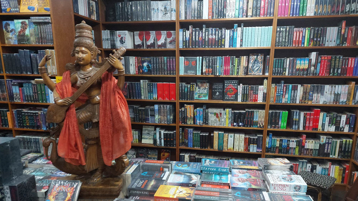 ठमेलमा पुस्तकको व्यापार बढ्दै, ‘फरगेट काठमाडौं’ पर्यटकको रोजाइमा